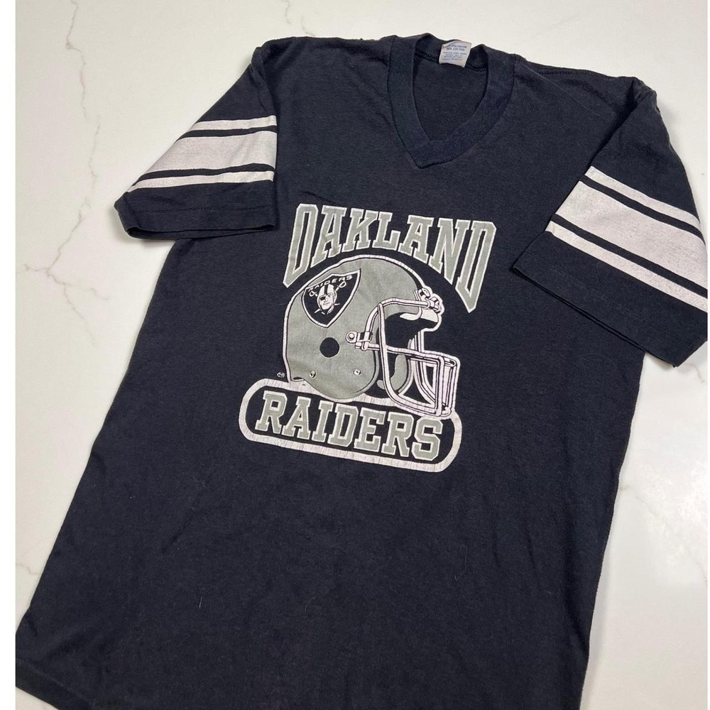 vintage Logo 7 Oakland Raiders Boys XL Black V-Neck Vintage NFL Helmet Tee